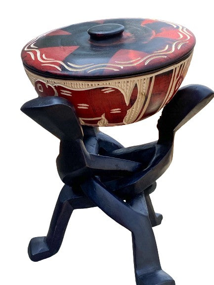 Sculpture artisanale d'une assiette en céramique rouge