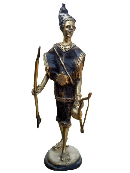 Sculpture d'un chasseur à l'arc