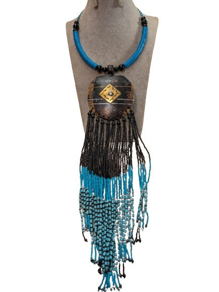 Collier artisanal bleu noir
